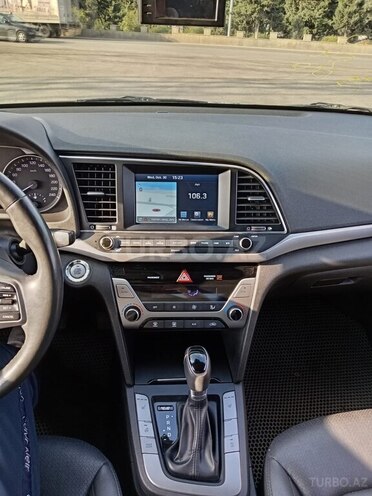 Hyundai Elantra-8
