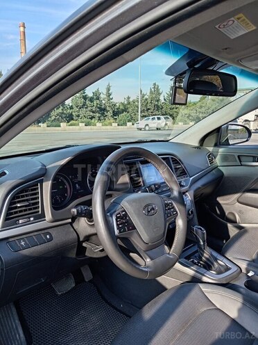 Hyundai Elantra-6