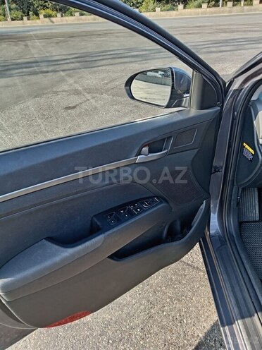 Hyundai Elantra-9