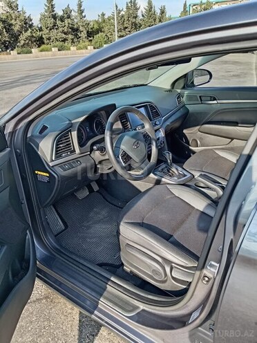 Hyundai Elantra-10