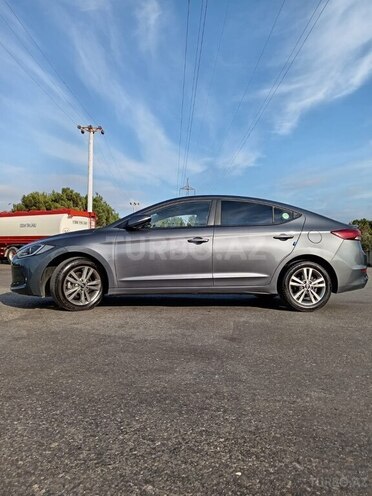 Hyundai Elantra-13