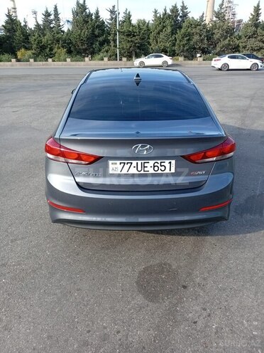 Hyundai Elantra-16