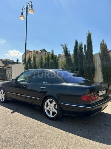 Mercedes E 220-2