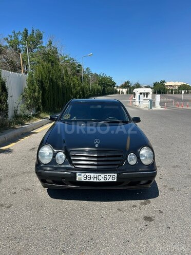Mercedes E 220-1