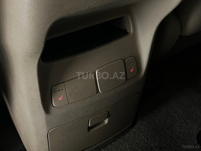 Kia Carnival-17