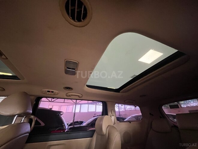 Kia Carnival-16