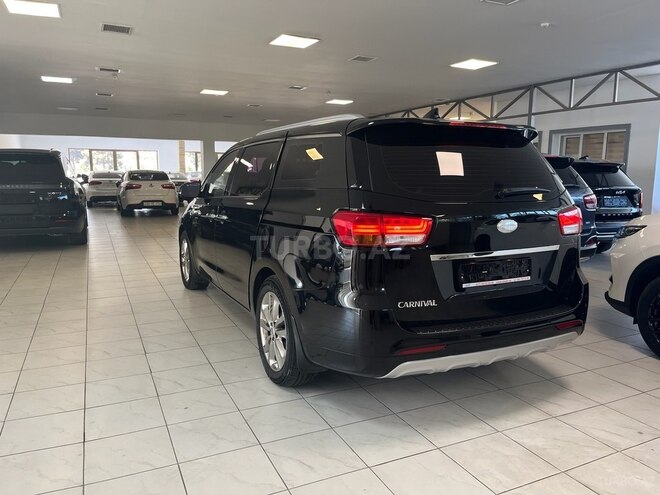 Kia Carnival-2
