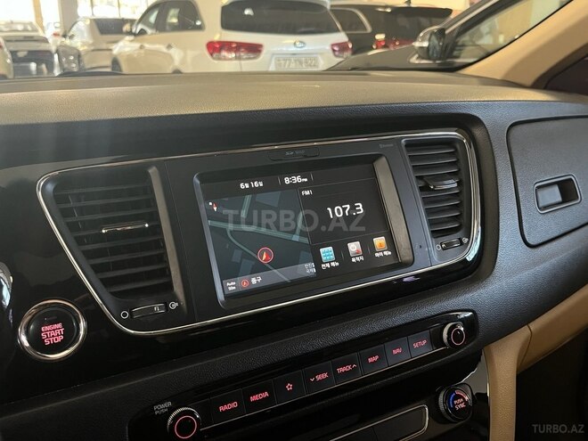 Kia Carnival-8
