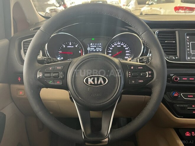 Kia Carnival-4