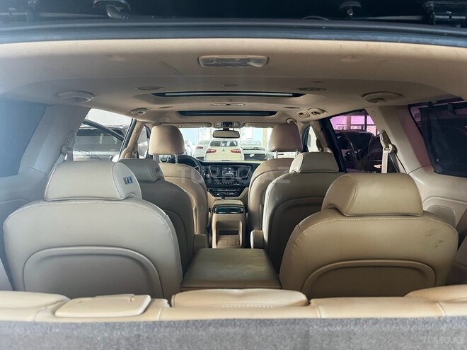 Kia Carnival-21