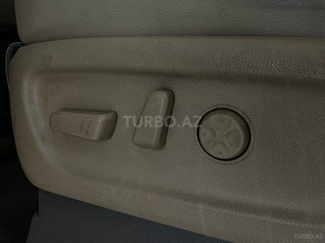 Kia Carnival-27