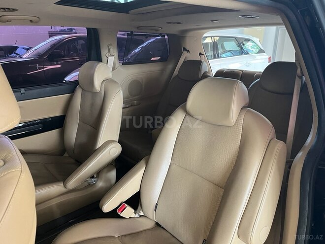 Kia Carnival-19