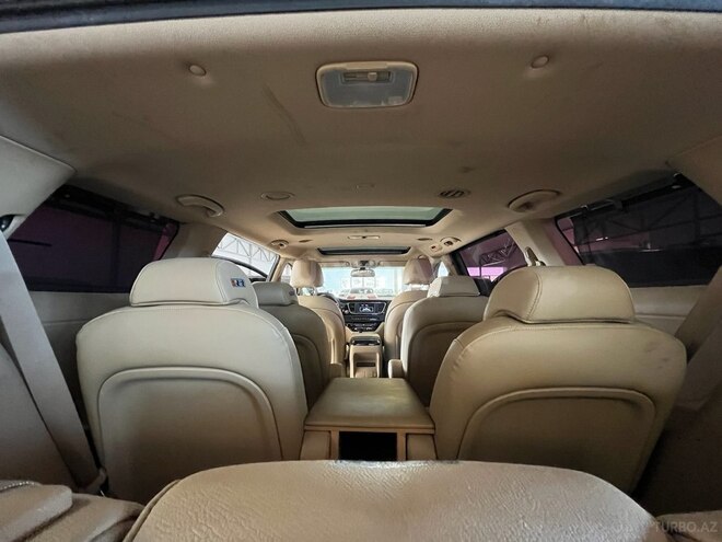 Kia Carnival-22