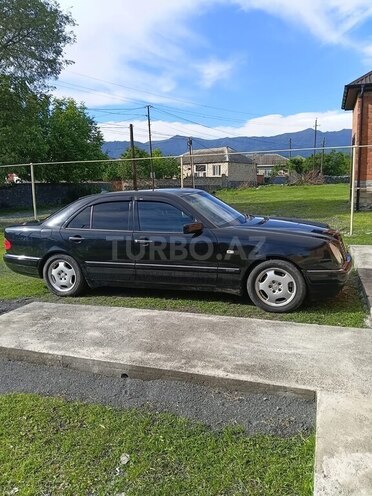 Mercedes E 280-2