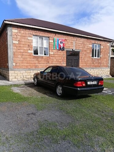 Mercedes E 280-4