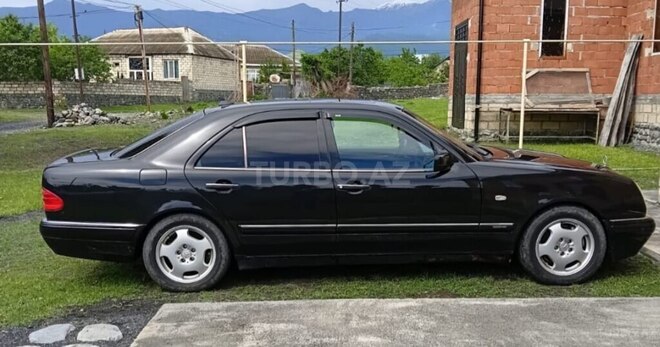 Mercedes E 280-9
