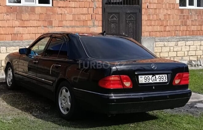 Mercedes E 280-10