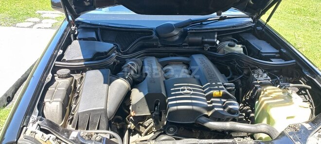 Mercedes E 280-11