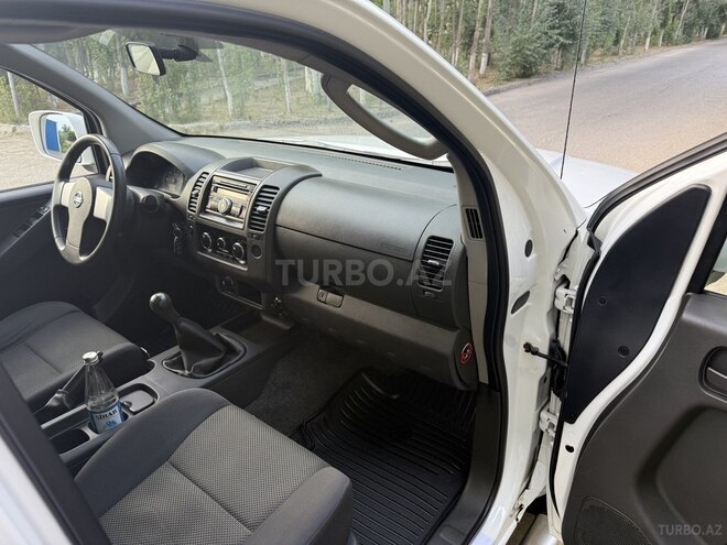 Nissan Navara-10