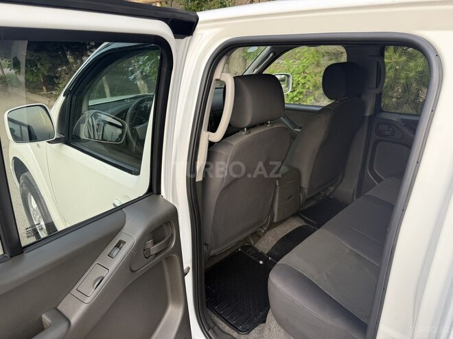 Nissan Navara-11