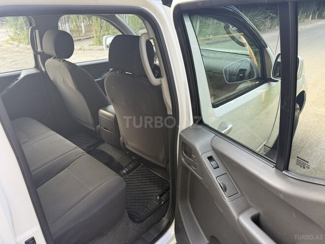 Nissan Navara-12