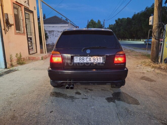 Volkswagen Golf-2
