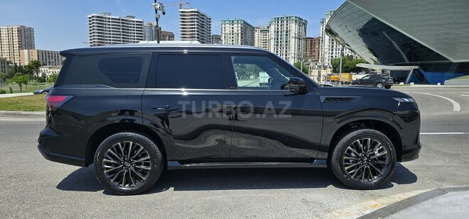 Infiniti QX80-10