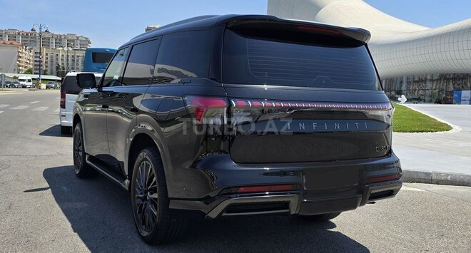 Infiniti QX80-8