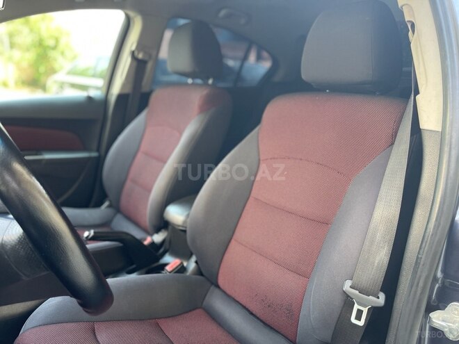 Chevrolet Cruze-13