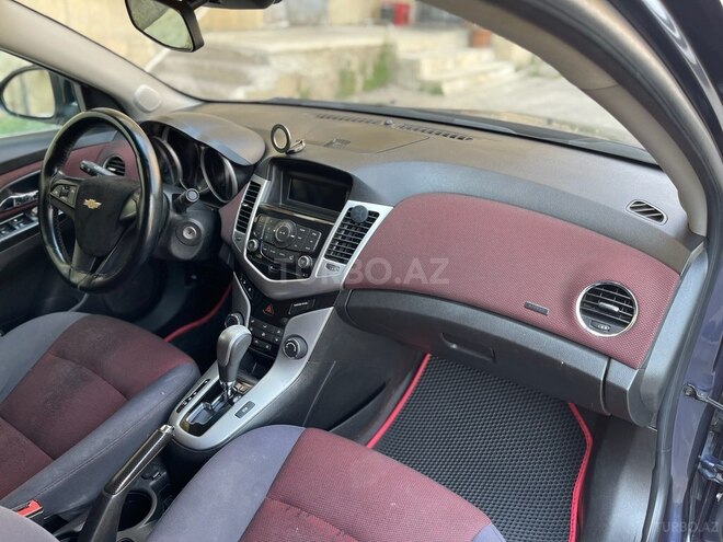 Chevrolet Cruze-12