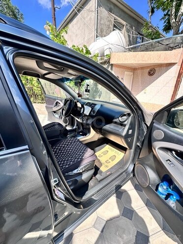 Toyota RAV4-6
