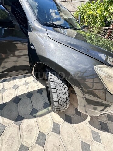 Toyota RAV4-8