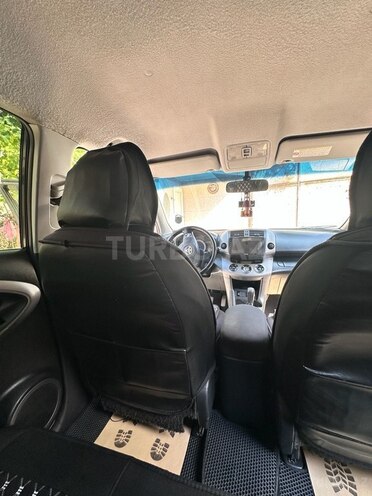 Toyota RAV4-9
