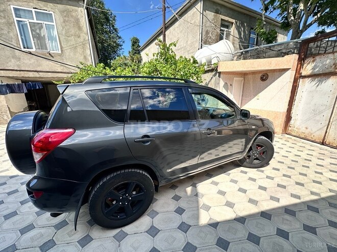 Toyota RAV4-12