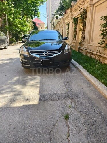 Nissan Altima-1