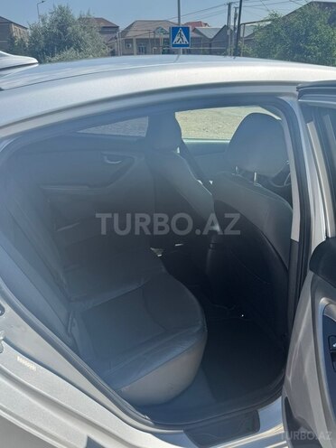 Hyundai Elantra-4
