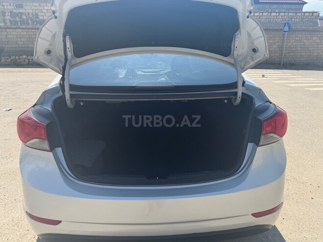 Hyundai Elantra-2