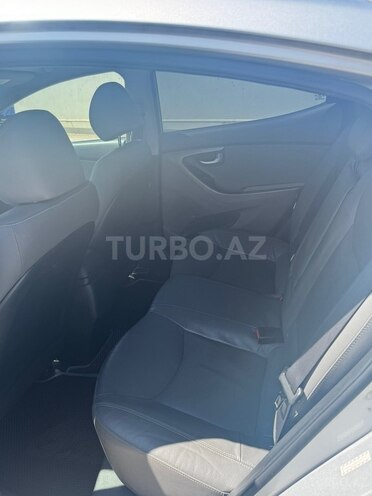 Hyundai Elantra-3