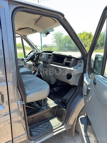 Ford Transit-8