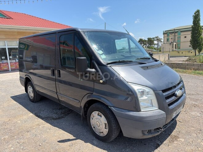 Ford Transit-2