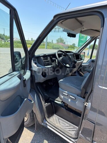 Ford Transit-7