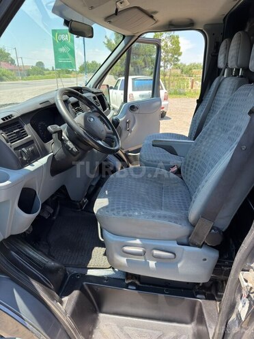 Ford Transit-9