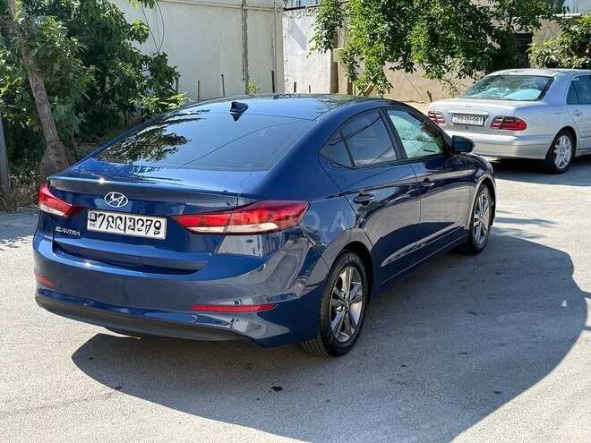 Hyundai Elantra-4