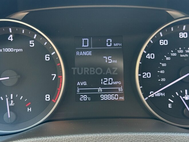 Hyundai Elantra-13