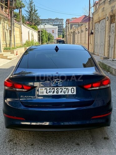 Hyundai Elantra-10