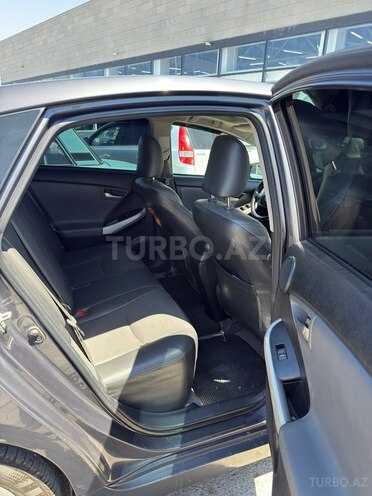 Toyota Prius-4