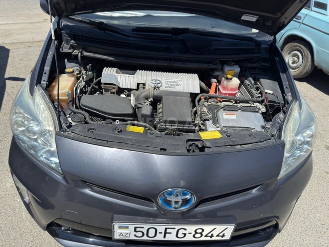 Toyota Prius-14