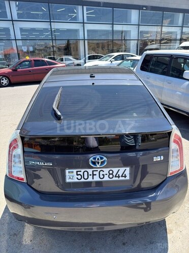 Toyota Prius-5