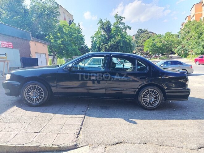 Nissan Maxima-5
