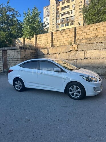 Hyundai Accent-3